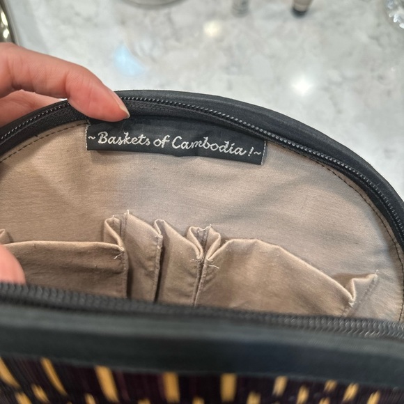 SARAYE Tatami Baskets of Cambodia Woven Grass Purse - Picture 2 of 9